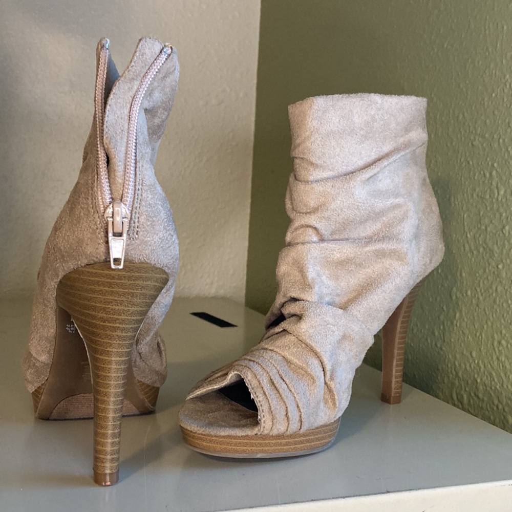 Fioni tan suede size 7.5 peep toe high heels also have them in black 8s - Picture 6 of 7